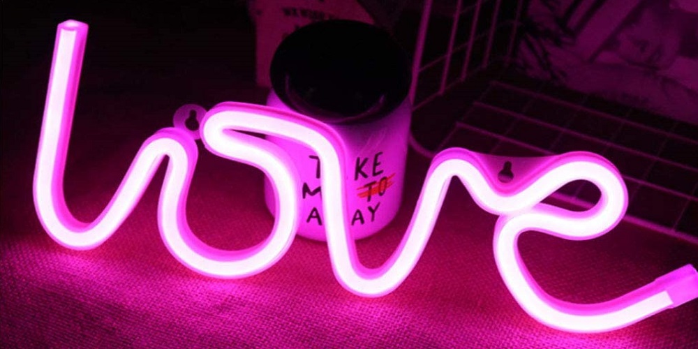 Aesthetic neon signs: do they look good in your bedroom?